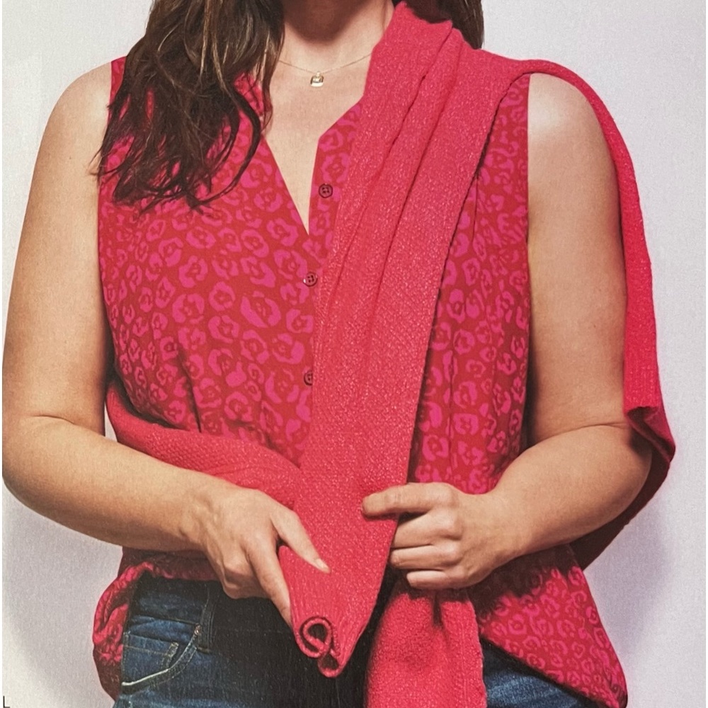 Cabi Kiss Top, Like New, Small.